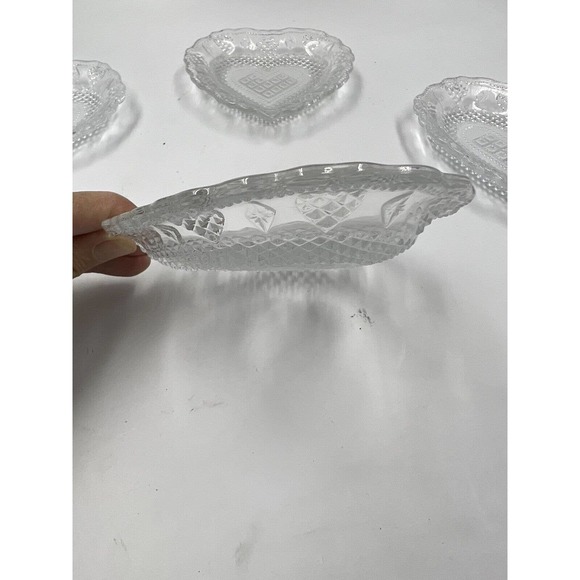 Vtg Avon Glass Clear Heart Dish Cape Code 5" W Diamonds Trinket Bowl Ruffled Edg - Picture 4 of 6